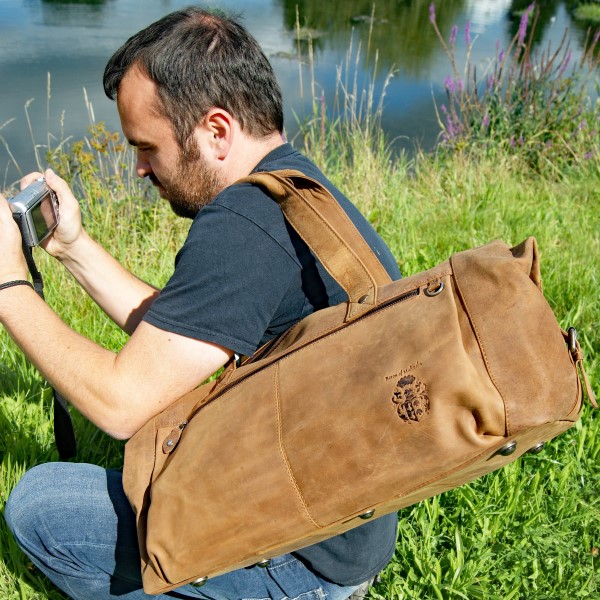 Lange-Henkel-Reisetasche-Schulter