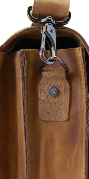 Schultergurt-Karabiner-und-Befestigung-159dd39fe66c5a