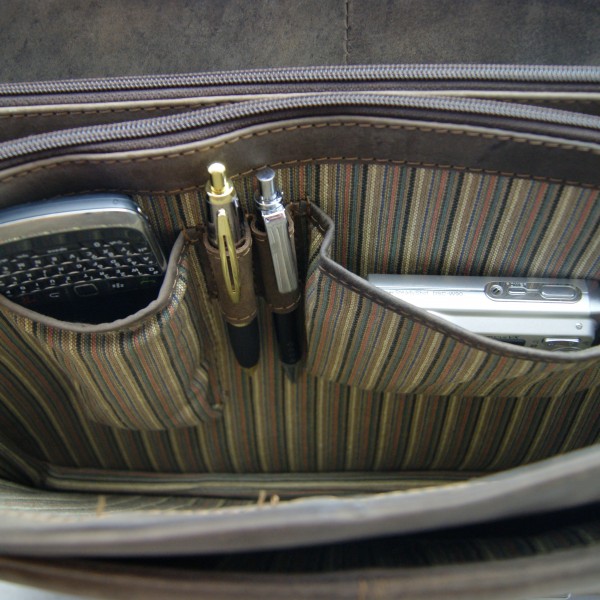 Lehrertasche GAUDI aus braunem Leder Lehrertasche GAUDI aus braunem Leder