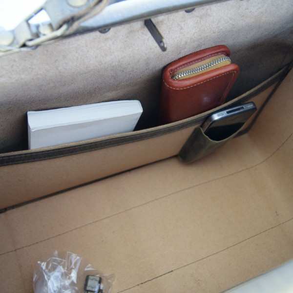 Schultertasche Pettenkofer aus Antik-Leder Schultertasche Pettenkofer aus Antik-Leder