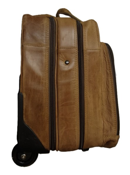 Brauner Pilotenkoffer AIR1 aus Leder - mit Gebrauchsspuren Brauner Pilotenkoffer AIR1 aus Leder - mit Gebrauchsspuren